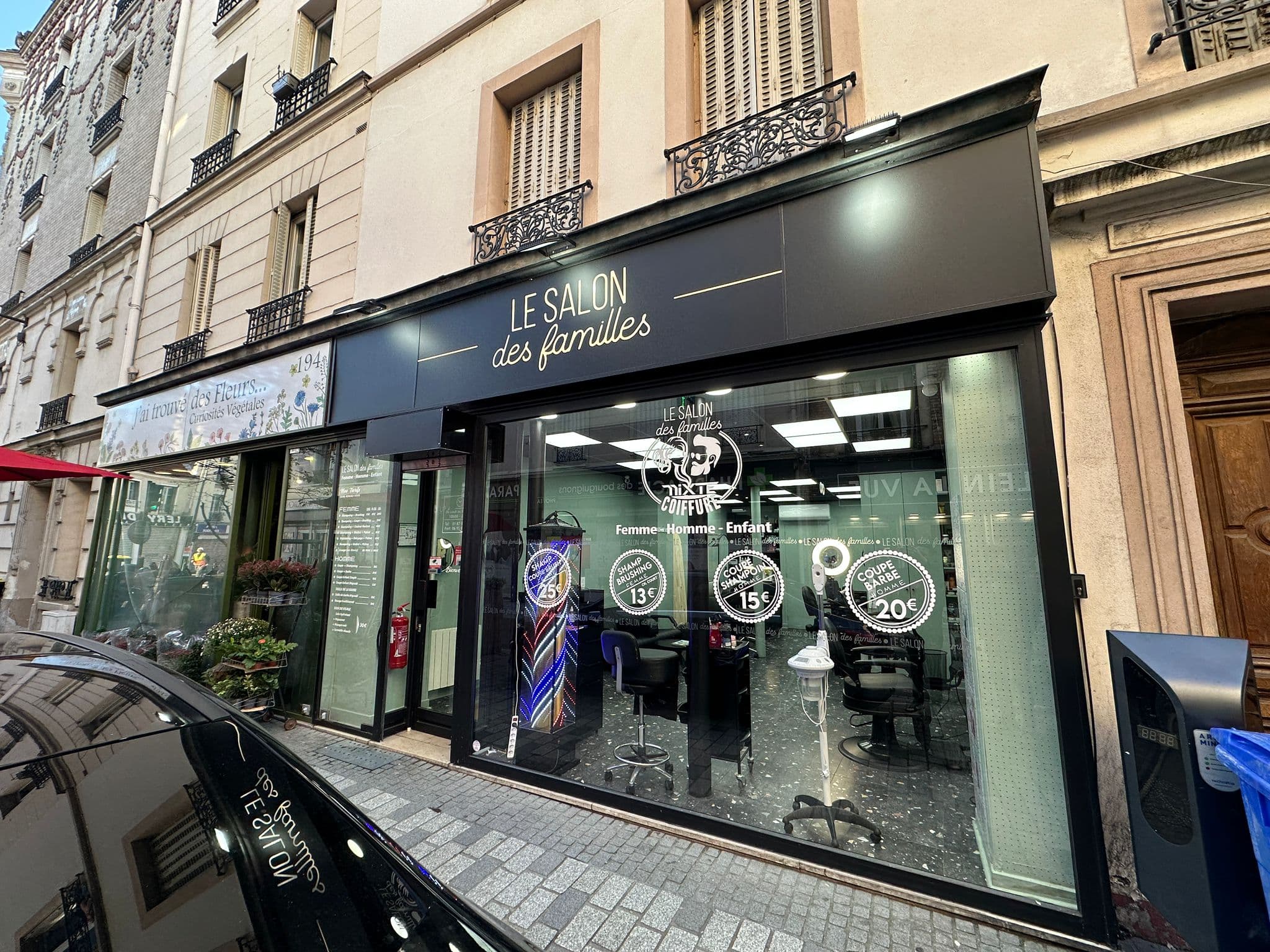 Intérieur moderne du Salon des Familles, coiffeur à Asnières